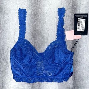 PrettyLittleThing Women’s Bright Blue Lace Hook and Eye Detail Lace Crop Top
